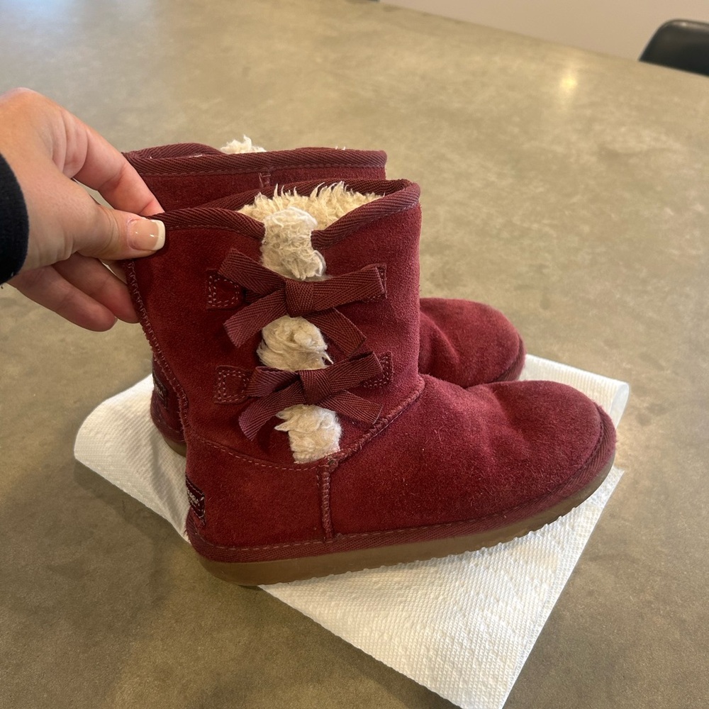 Koolaburra by UGG cranberry Cozy Suede-Like Boots. Girls size 2.